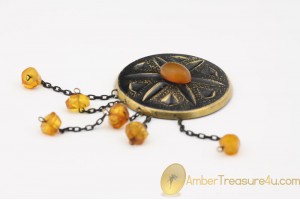 VINTAGE Artisan Butterscotch BALTIC AMBER Brooch 