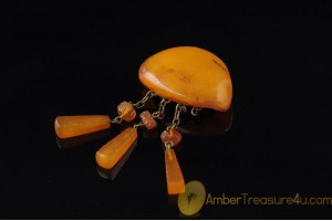 VINTAGE Artisan Butterscotch BALTIC AMBER Brooch 