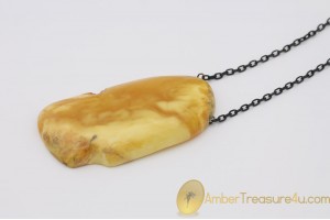 Huge VINTAGE Unique Color Genuine BALTIC AMBER Pendant 