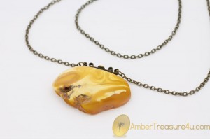 VINTAGE Unique Color Genuine BALTIC AMBER Pendant 