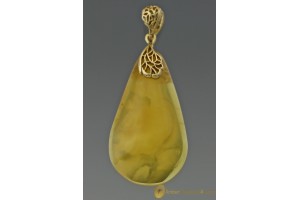 White Butter Genuine BALTIC AMBER Pendant 4.7g 